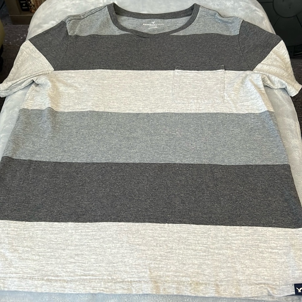 American Eagle tee
